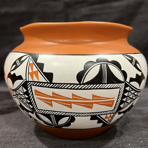 V. Tafoya Jemez New Mexico Pottery - Picture 1 of 7